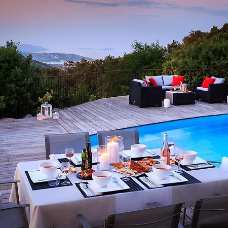 Sleeps 6 Pool Air Con Villa *