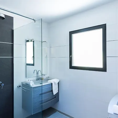 Sleeps 6 Pool Air Con ヴィラ